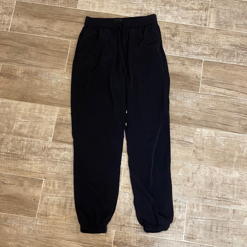 Express crop joggers, amazing material!! 😍😍